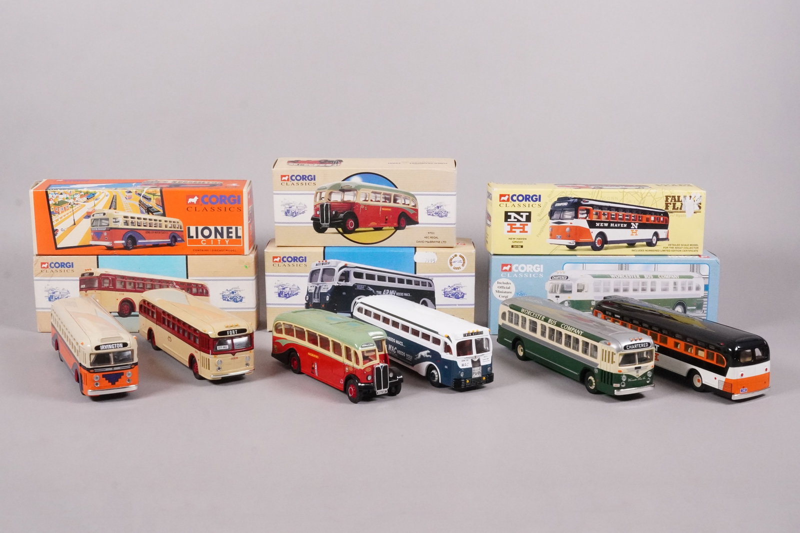 Lots Corgi bus in original box (1 of 7)
