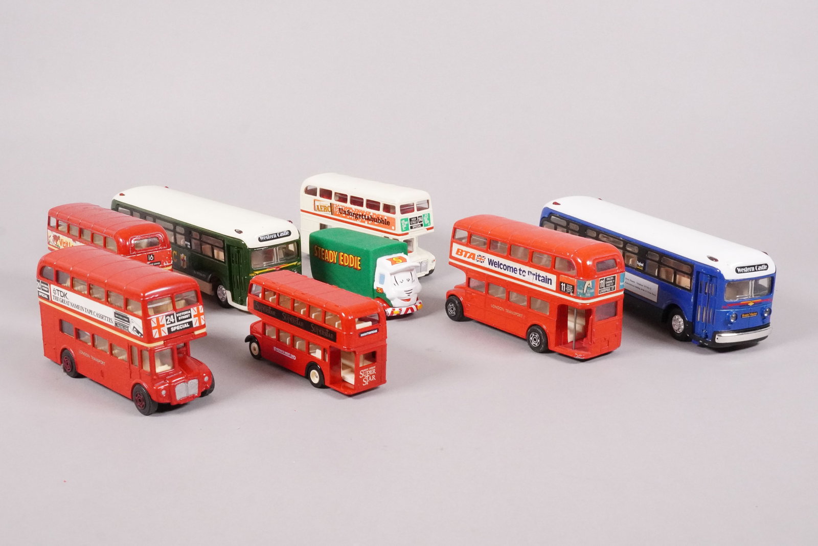 Lots vintage Corgi bus (1 of 6)