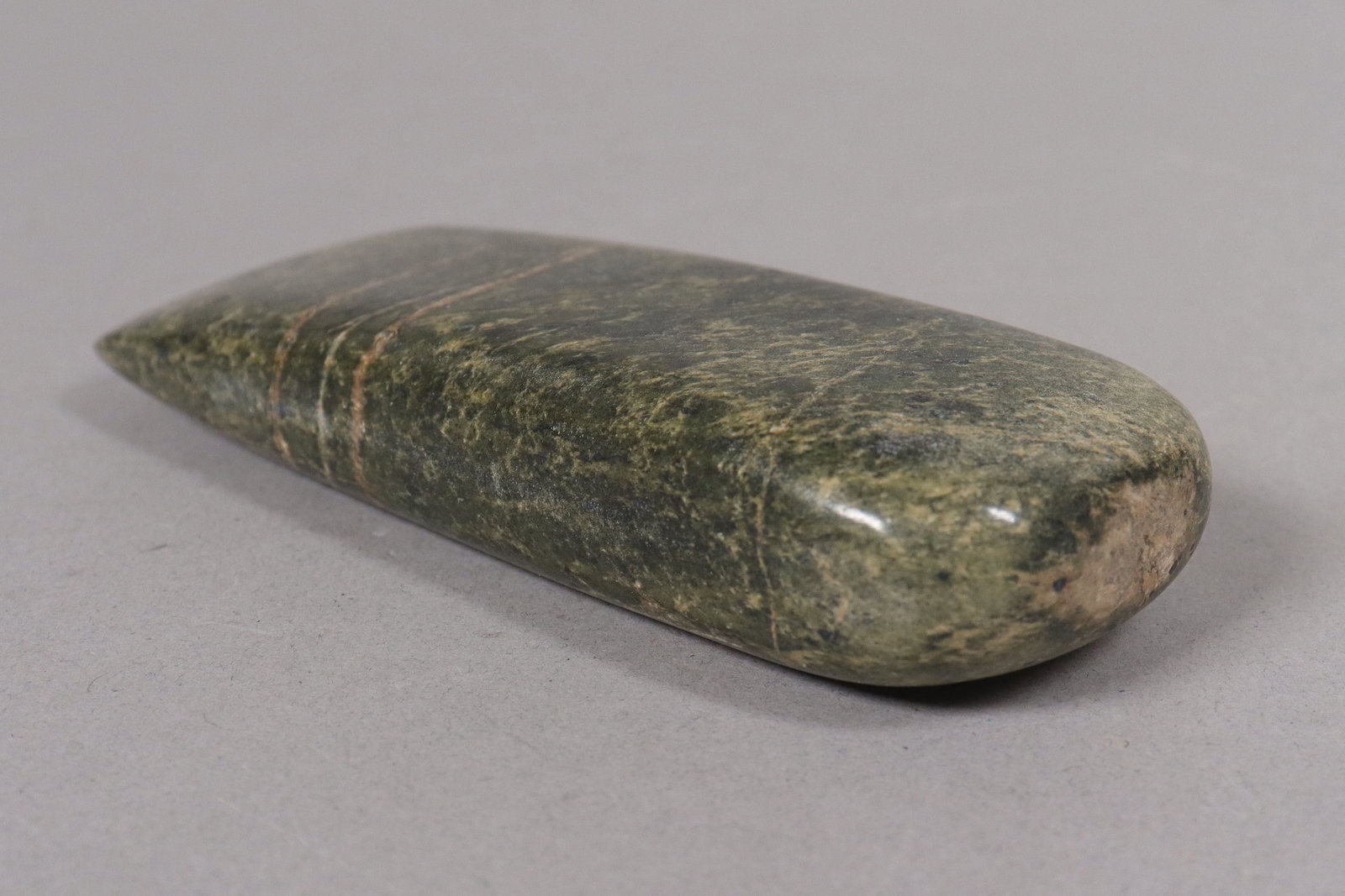Important Pre-Colombian jade celt - 2
