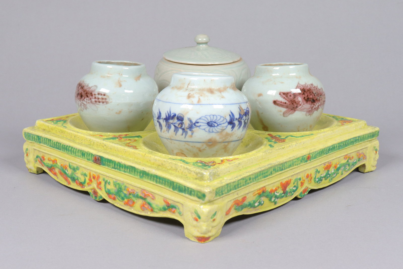 Lots Chinese fine ceramics: Lots Chinese fine ceramics, largest H: 9.75" x W: 9.75."