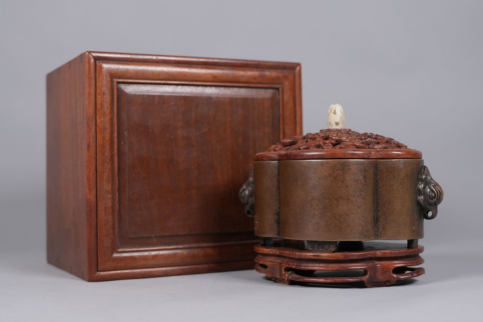 Chinese fine heavy bronze censer (1 of 7)
