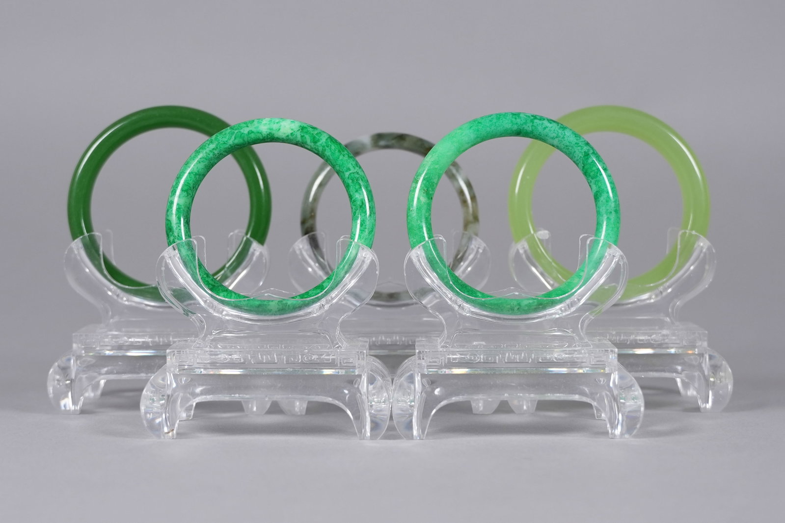 Lots Chinese fine bangles: Lots Chinese fine bangles.
