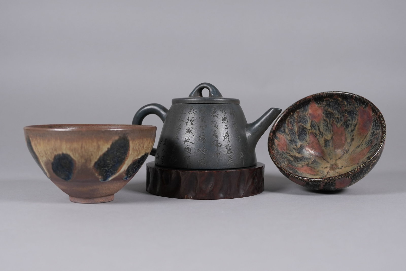 Lots Chinese teapots and bowls: Lots Chinese fine teapots and bowls, largest H: 3.5" x W: 6.6."