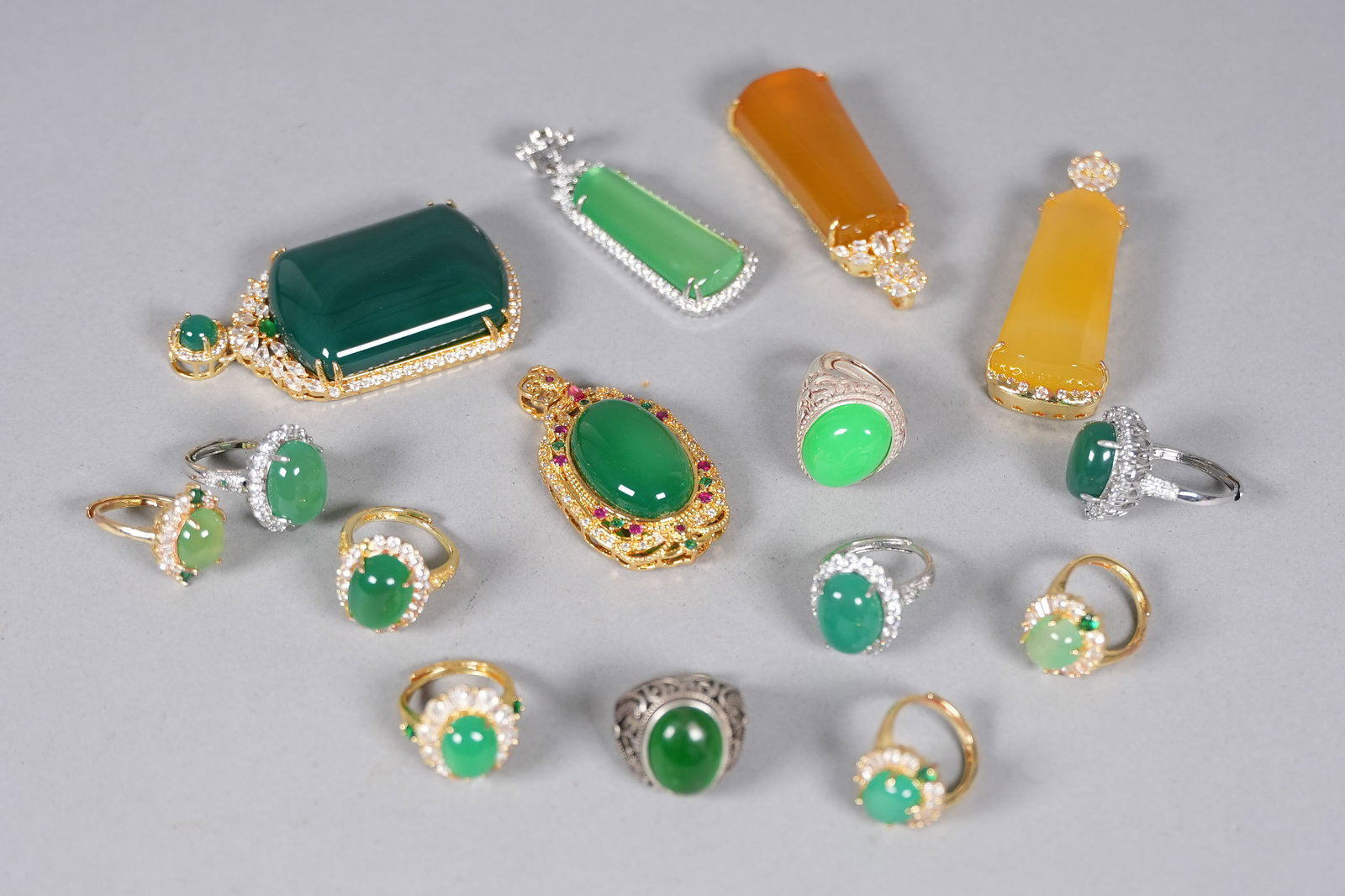 Lots Chinese apple green jewelry: Lots Chinese fine apple green jewelry.