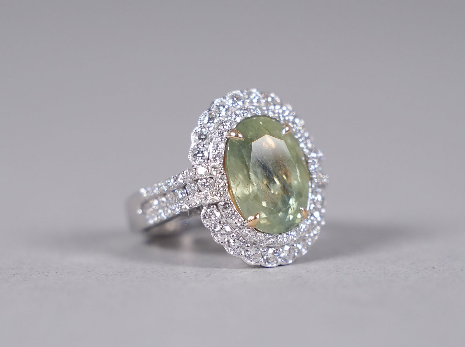 Platinum 18 kt y/g sapphire diamond ring GIA cert: Platinum and 18 kt yellow gold natural rare unheated sapphire diamond ring. Total 9.95 carats natural sapphire, and total 1.75 carats natural diamonds. Appraisal report $61,240. US ring size 7.2.