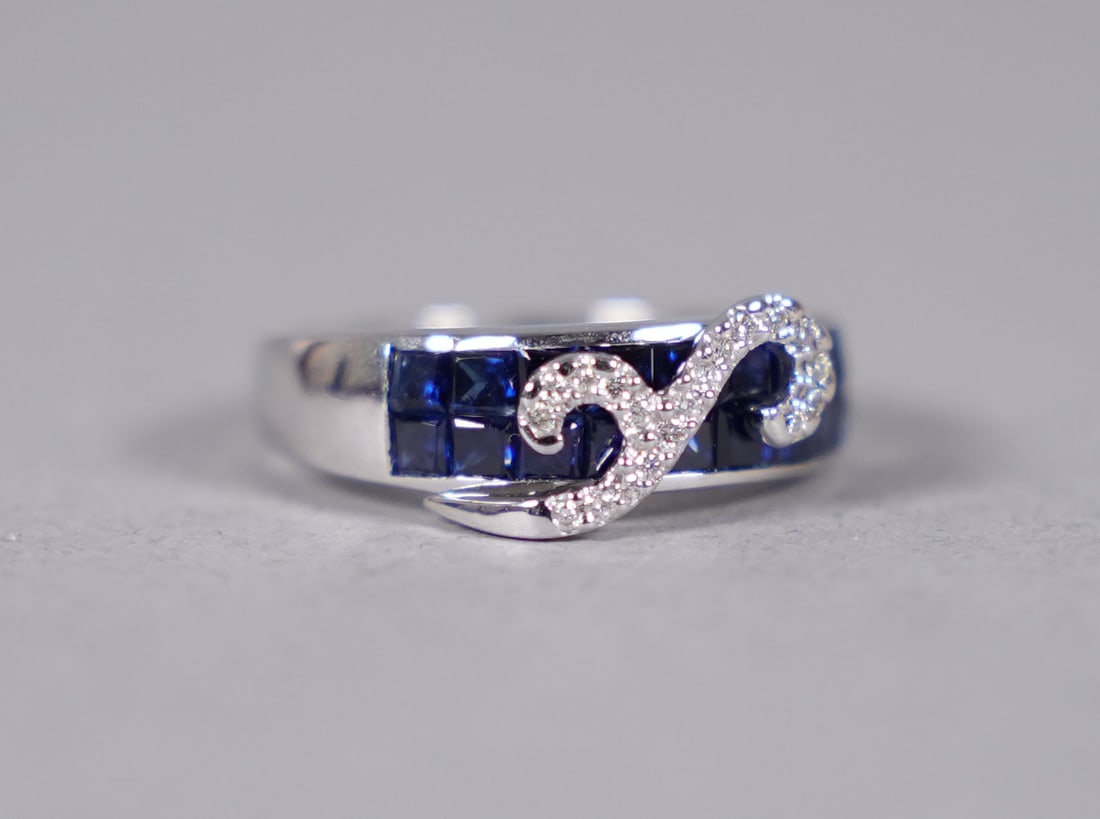 14 kt w/g natural sapphire diamond ring: 14 kt white gold natural blue sapphire diamond ring. Total 1.30 carats natural blue sapphire, and total 0.07 carats natural diamonds. US ring size 6.10.