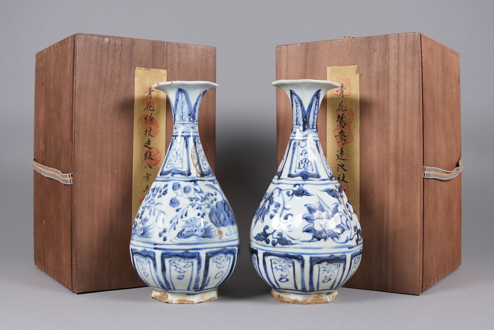 Chinese fine b/w vase with wooden box: Chinese fine blue and white vase with wooden box. H: 10" x W: 5."
