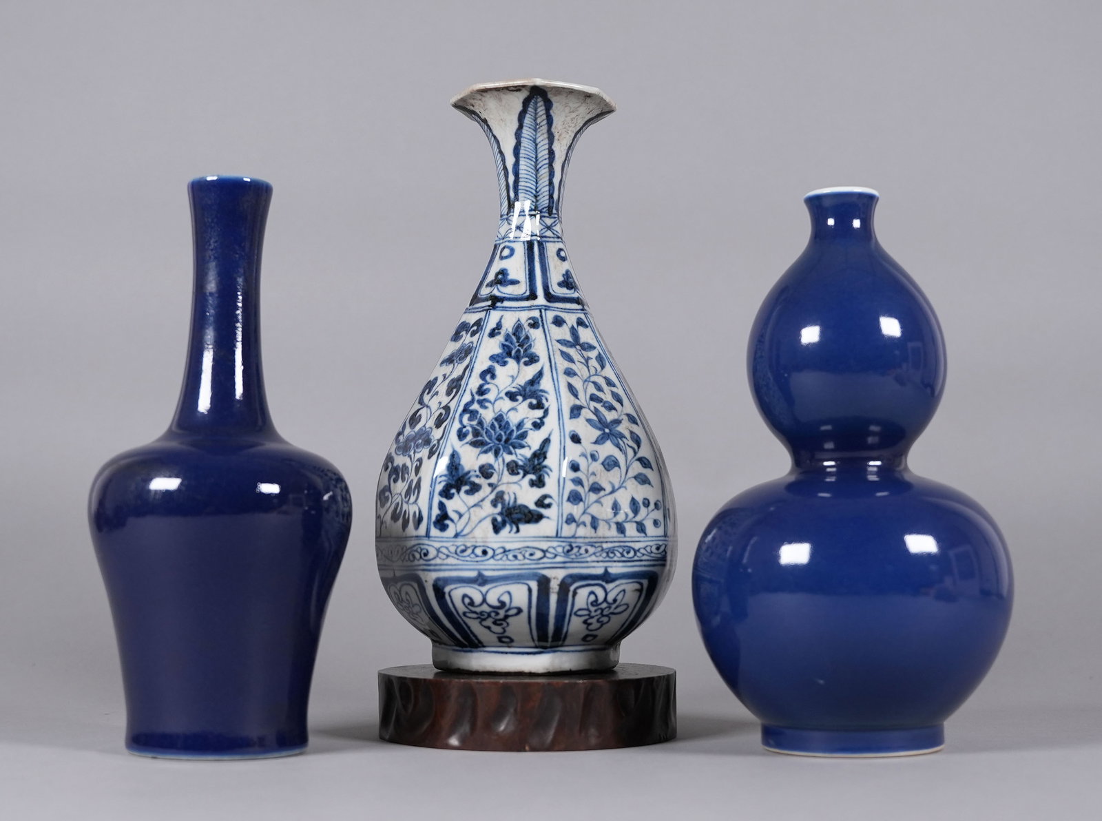 Lots Chinese fine vase: Lots Chinese fine vase, largest H: 10.35" x W: 5.35."