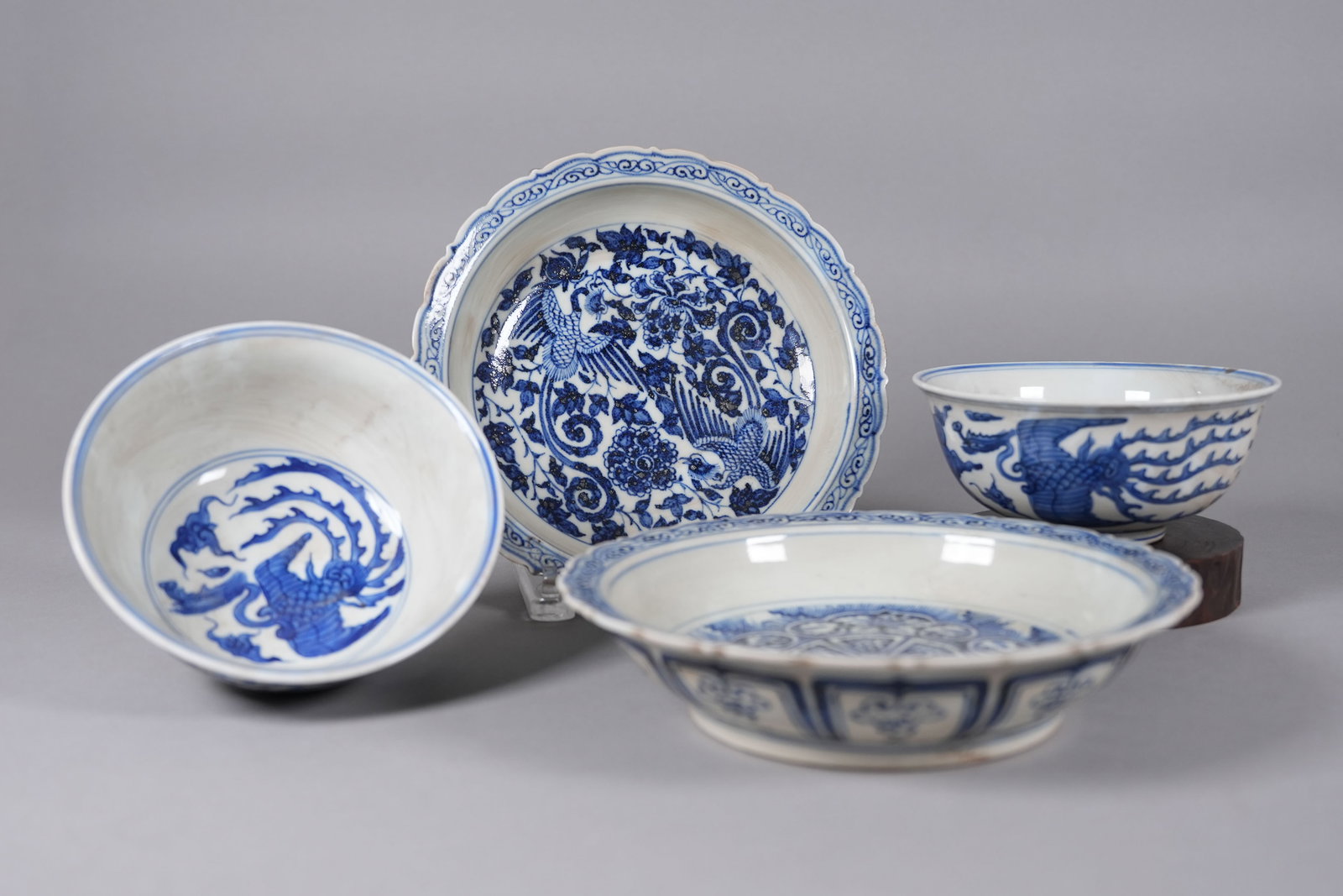 Lots Chinese fine b/w porcelains: Lots Chinese fine blue and white porcelains, largest H: 2" x W: 8.8."