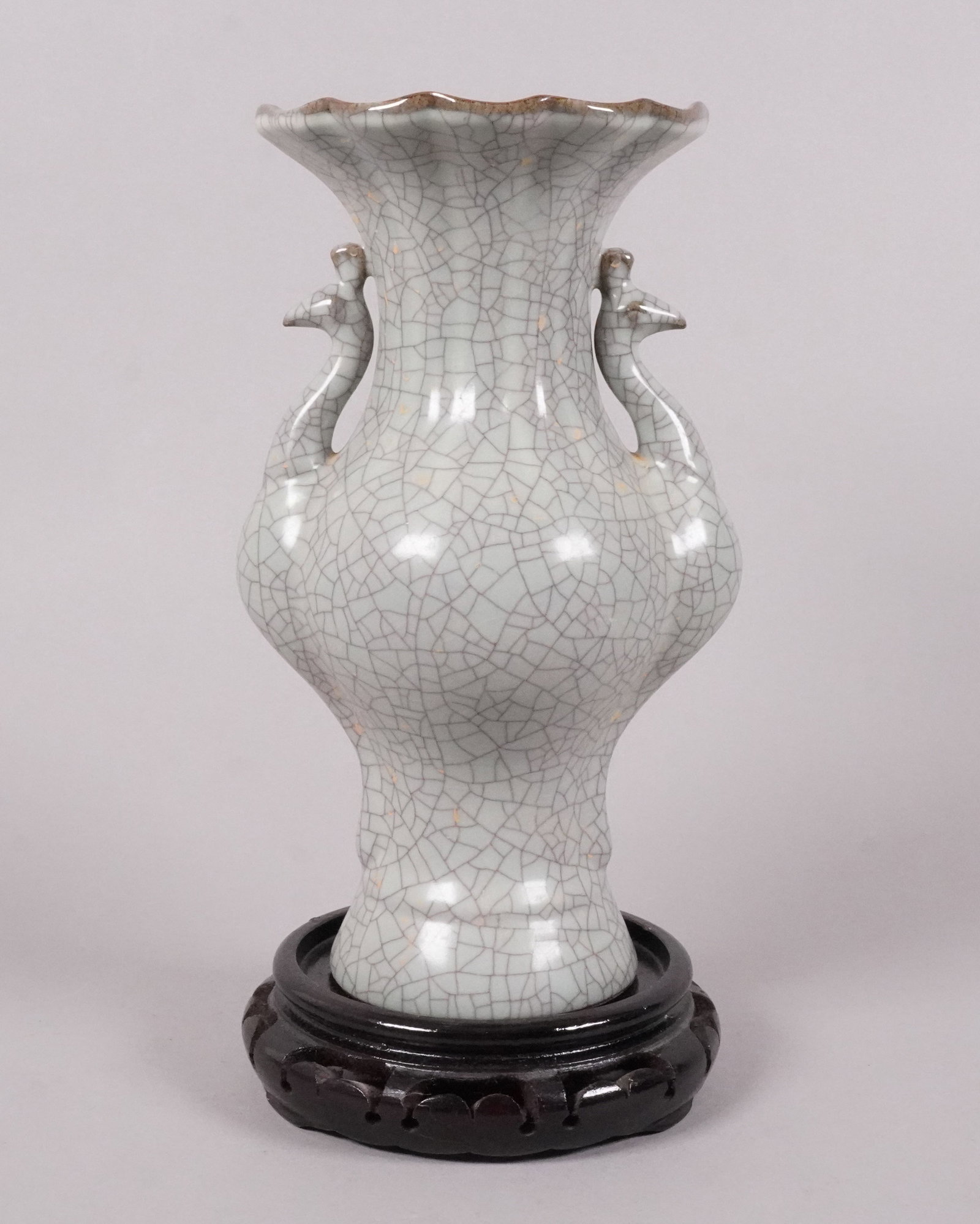 Chinese fine crackled handled vase (1 of 7)