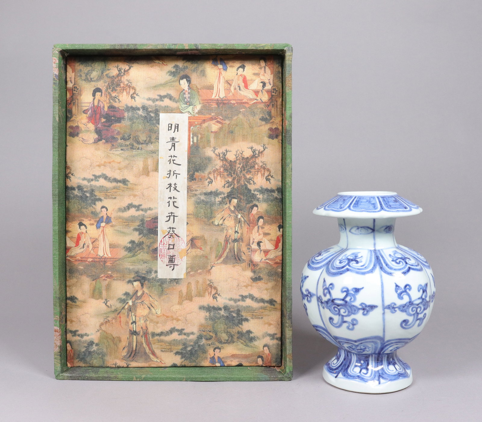 Chinese fine b/w porcelain vase: Chinese fine blue and white porcelain vase, with heavy silk box. H: 7.75" x W: 5.1."