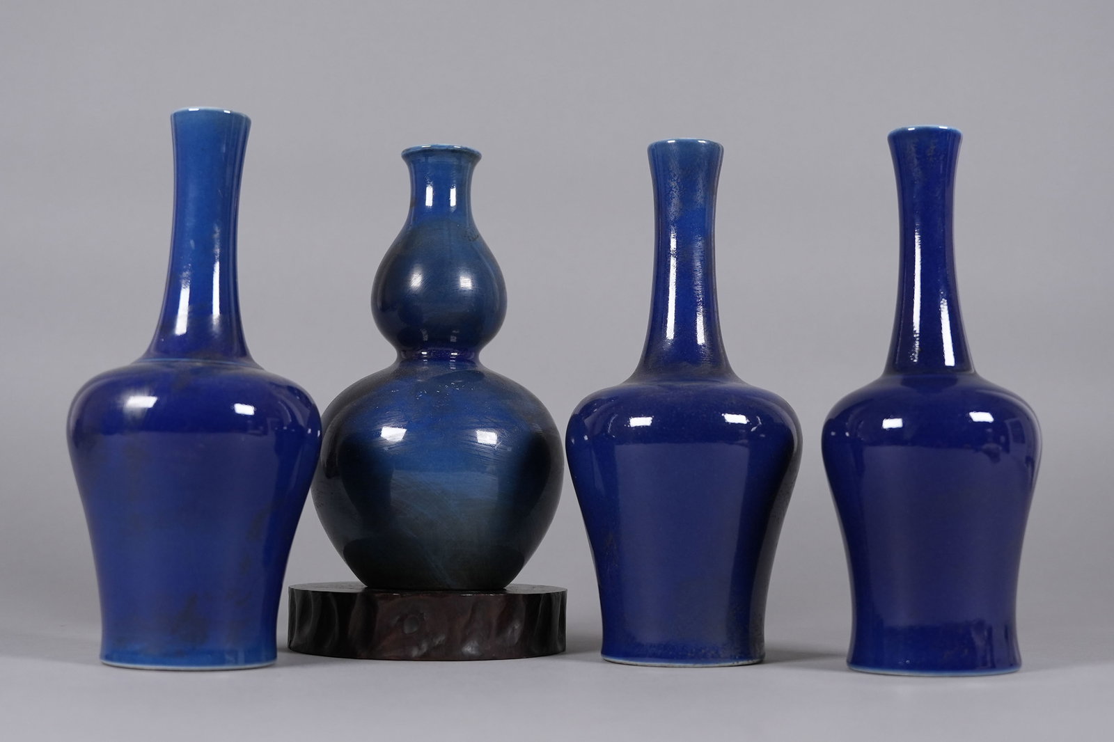 4 Chinese fine blue vase: 4 Chinese fine blue vase, largest H: 8.5" x W: 4.75."