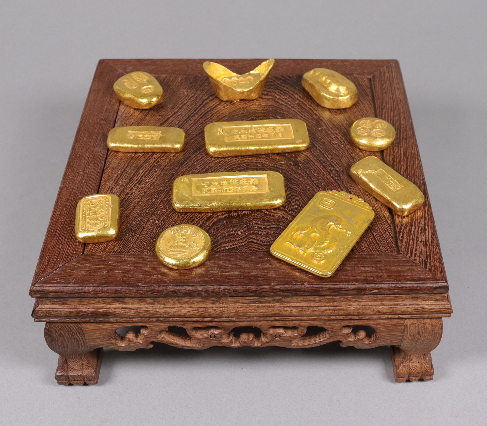 Lots Chinese ingots ungraded: Lots Chinese ingots ungraded. We do not guarantee its material, engraving, carvings, age or authenticity, and even grading. All sales are final, no return. Condition selling it as is. Please contact