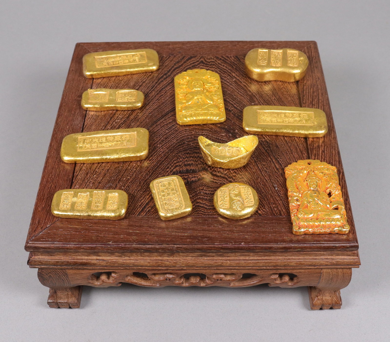 Lots Chinese ingots ungraded: Lots Chinese ingots ungraded. We do not guarantee its material, engraving, carvings, age or authenticity, and even grading. All sales are final, no return. Condition selling it as is. Please contact