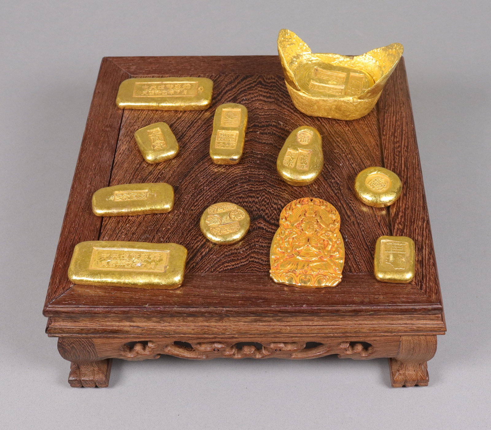 Lots Chinese ingots ungraded: Lots Chinese ingots ungraded. We do not guarantee its material, engraving, carvings, age or authenticity, and even grading. All sales are final, no return. Condition selling it as is. Please contact u