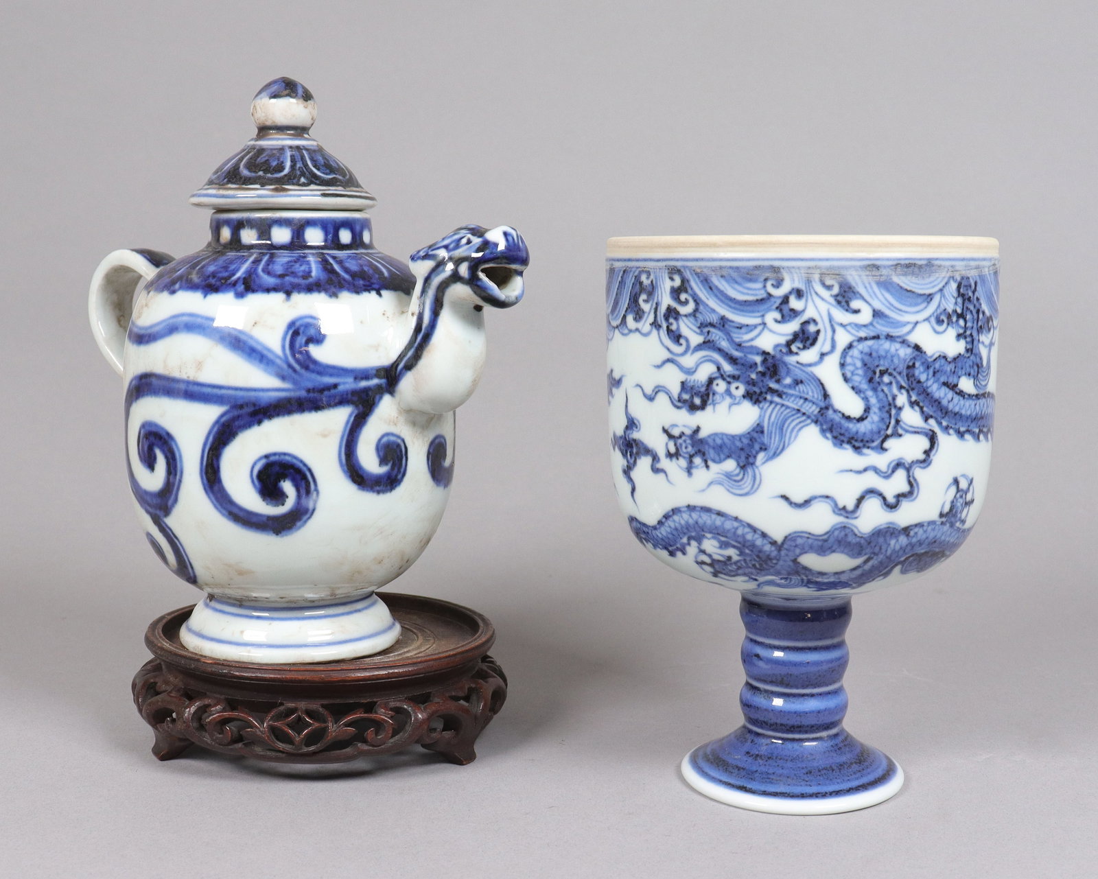 2 Chinese fine b/w porcelains: 2 Chinese fine blue and white porcelains, largest H: 6.25" x W: 4.15."