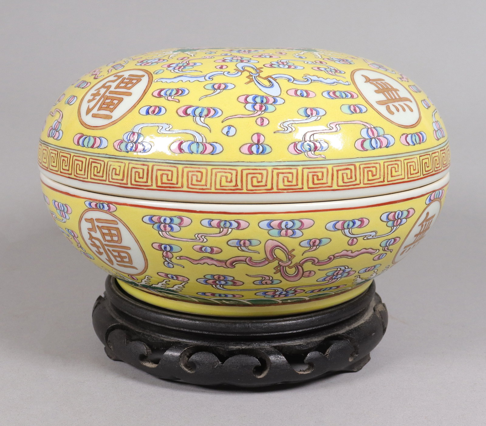 Chinese antique lidded box (1 of 7)