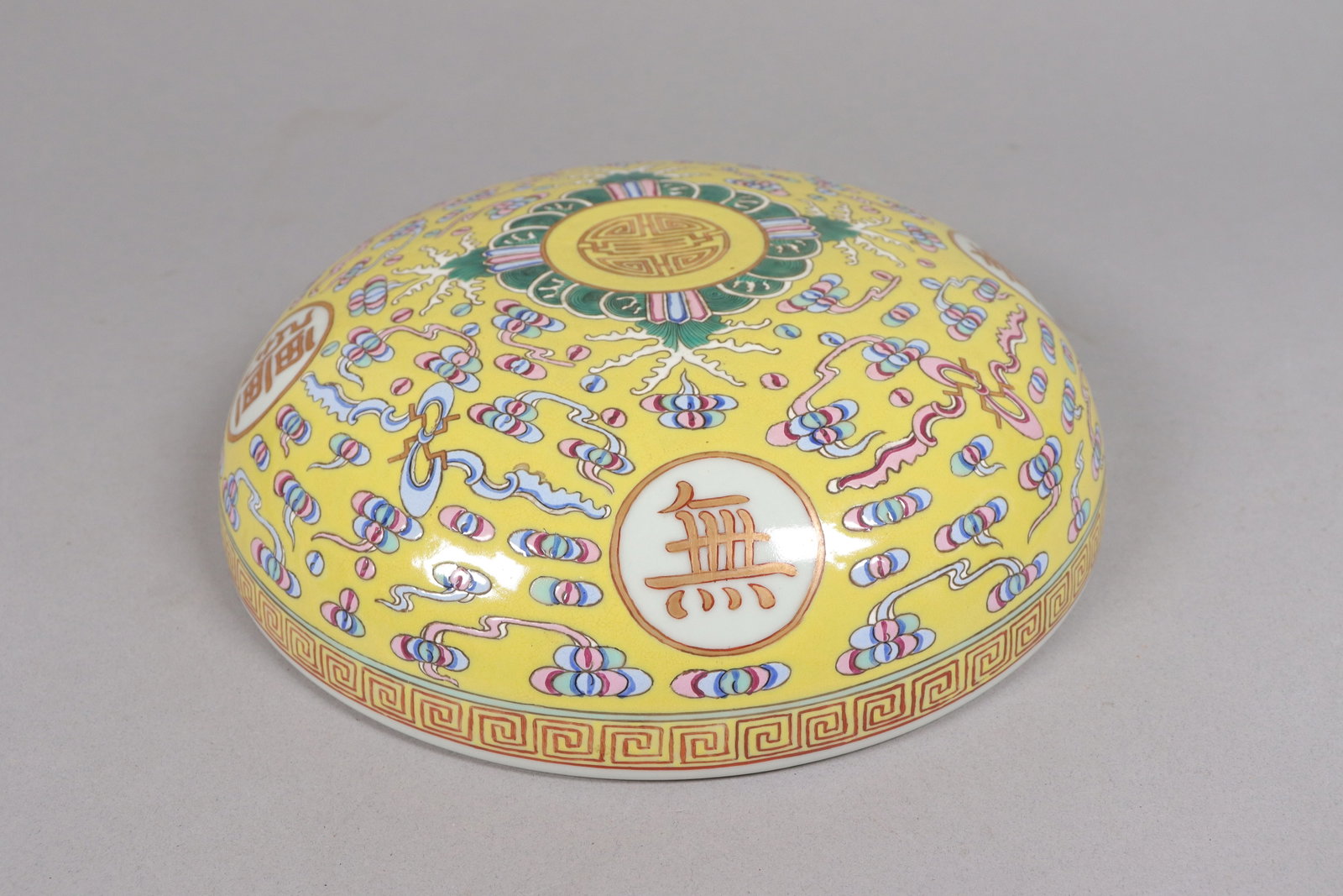 Chinese antique lidded box - 6