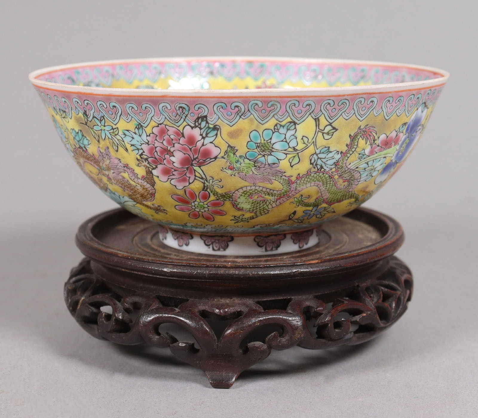 Chinese antique yellow bowl (1 of 8)