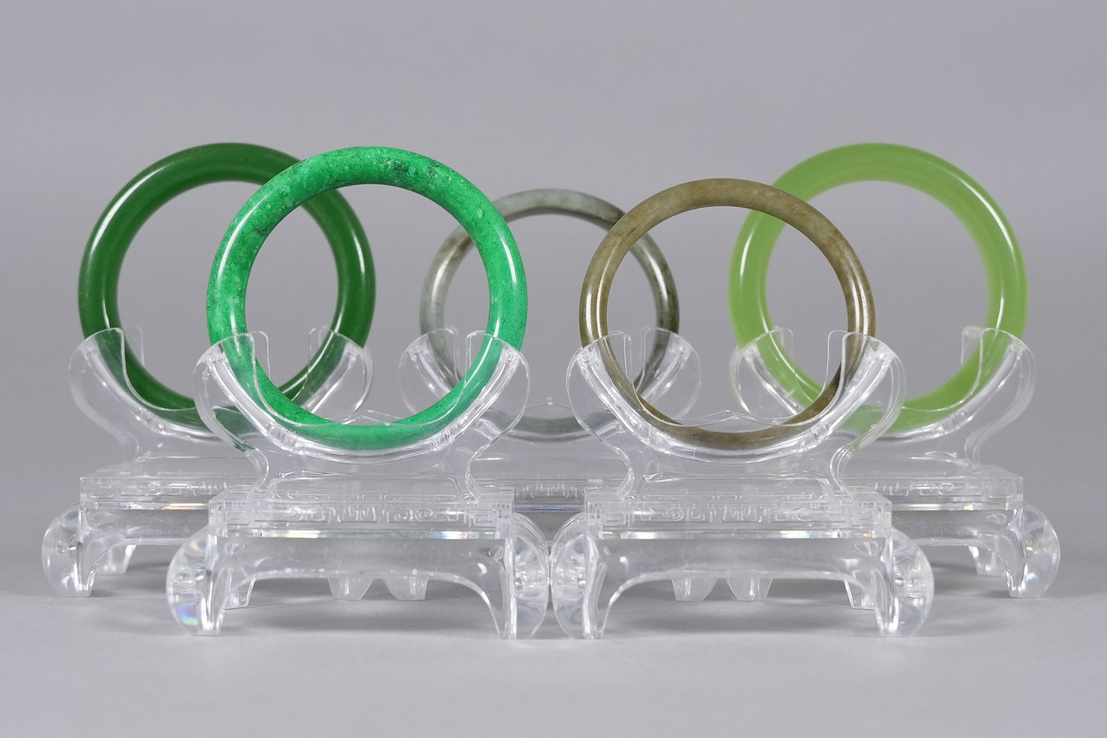 Lots Chinese fine bangles: Lots Chinese fine bangles.