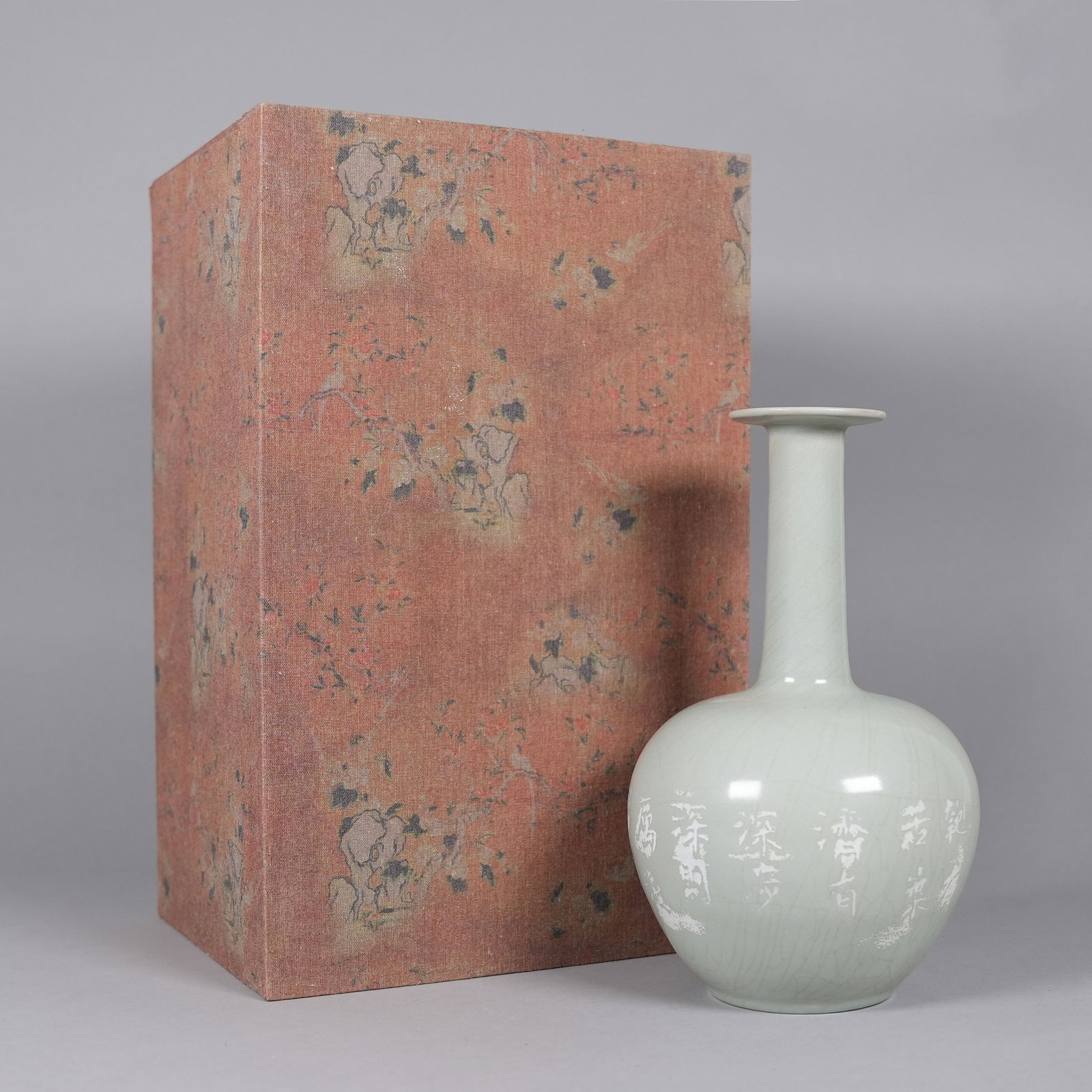 Chinese fine celadon vase with heavy box (1 of 7)