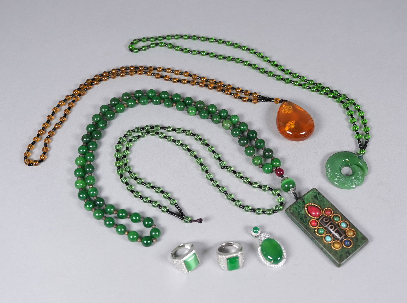 Lots Chinese apple green jewelry: Lots Chinese apple green jewelry.