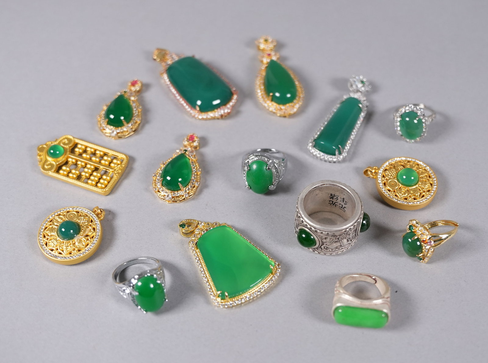 Lots Chinese apple green jewelry: Lots Chinese apple green jewelry.