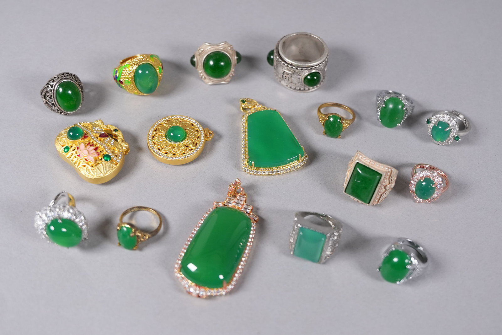 Lots Chinese apple green jewelry: Lots Chinese apple green jewelry.
