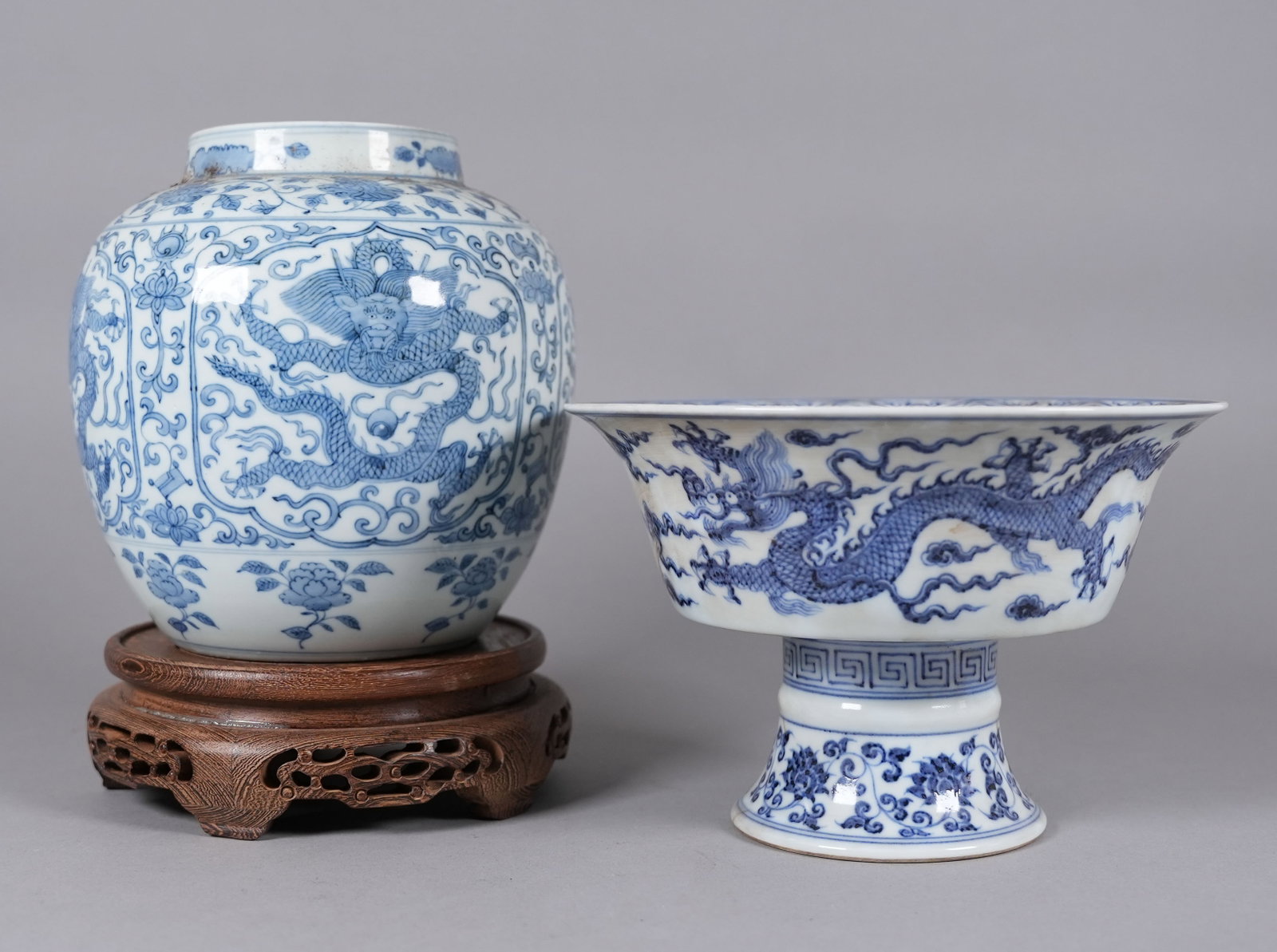 2 Chinese antique b/w porcelains: 2 Chinese antique fine blue and white porcelains. Largest H: 5.8" x W: 8.6."