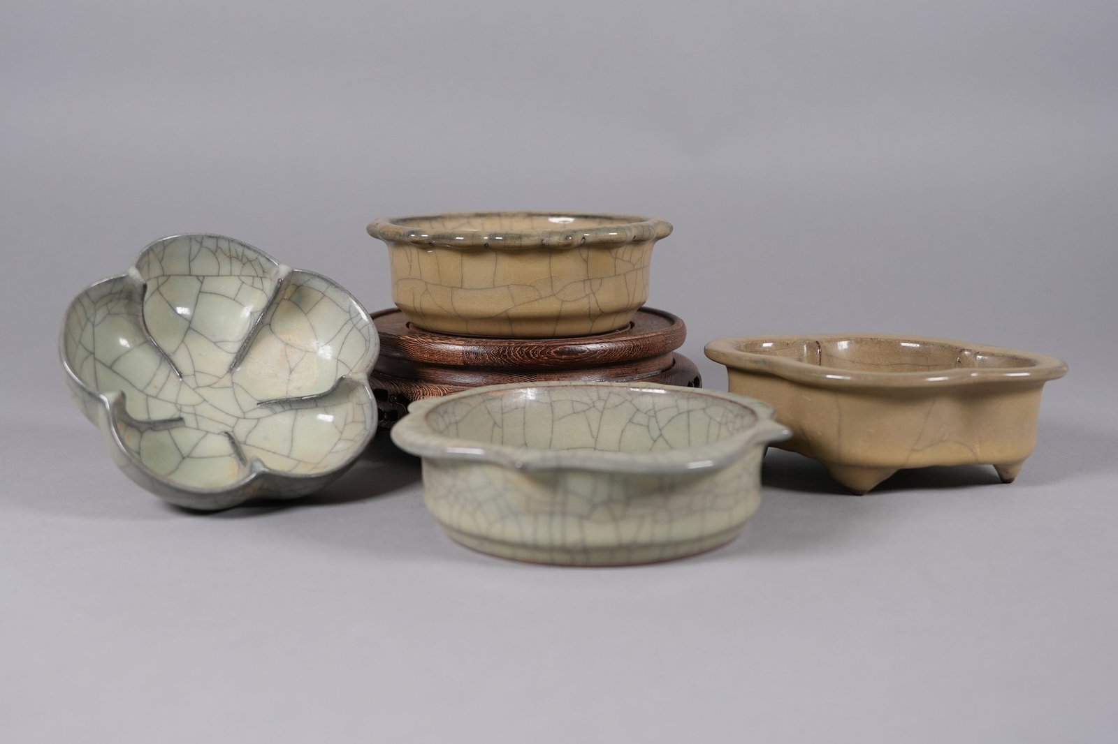 Lots Chinese fine crackled porcelains: Lots Chinese fine crackled porcelains, largest H: 2" x W: 6."
