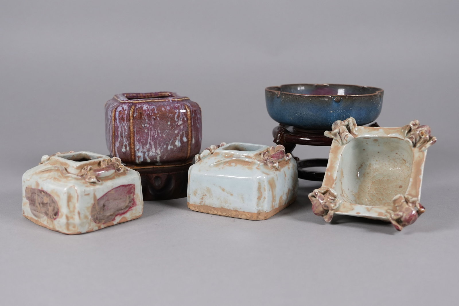 Lots Chinese fine ceramics: Lots Chinese fine ceramics, largest H: 1.8" x W: 5.2."