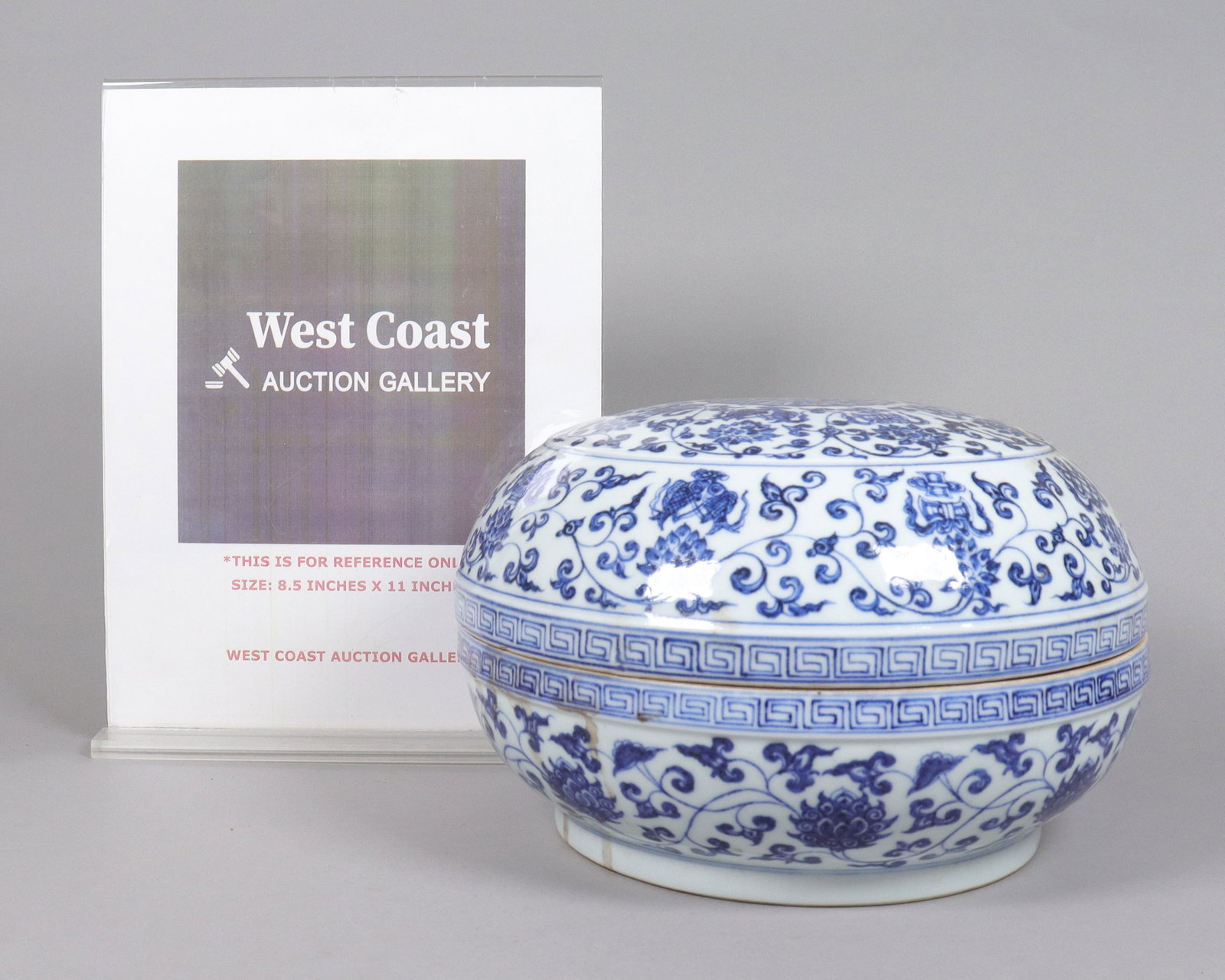 Chinese fine b/w lidded box - 2