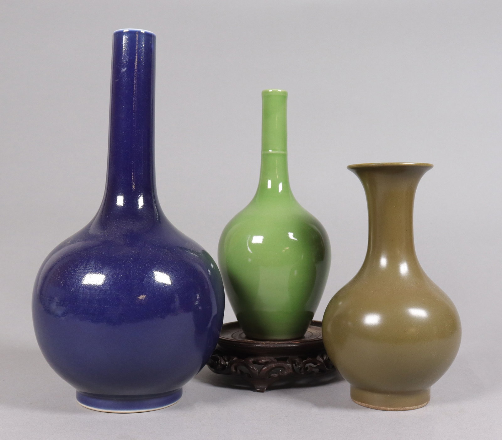 Lots Chinese fine vase: Lots Chinese fine vase, largest H: 10.25" x W: 5.25."