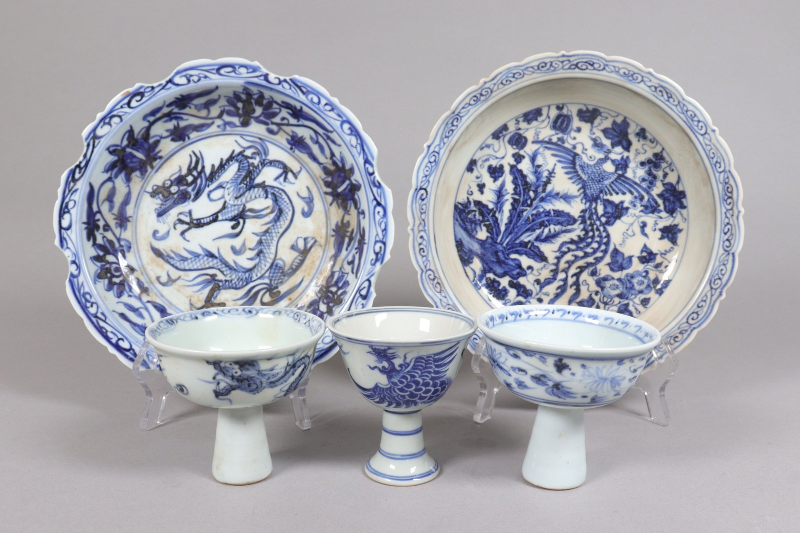Lots Chinese b/w fine porcelains: Lots Chinese blue and white fine porcelains, largest H: 2.1" x W: 8.75."