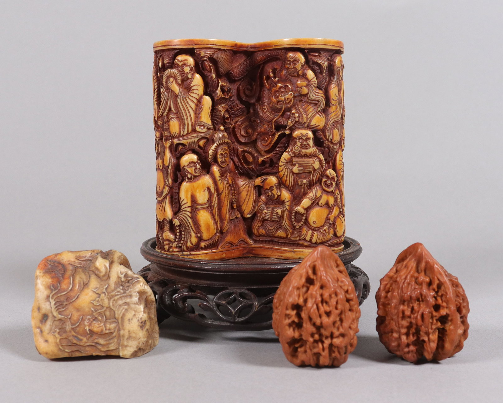 Lots Chinese fine carvings: Lots Chinese fine carvings.
