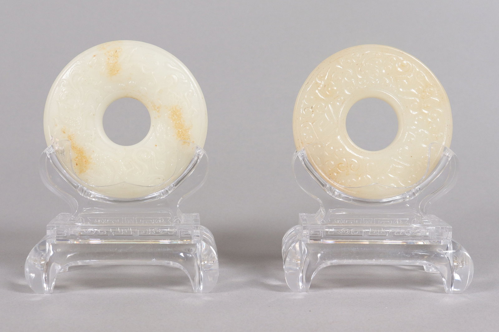 2 Chinese fine carved jade disc (1 of 8)