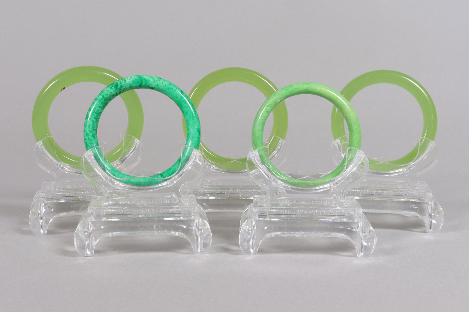 Lots Chinese fine bangles: Lots Chinese fine bangles.