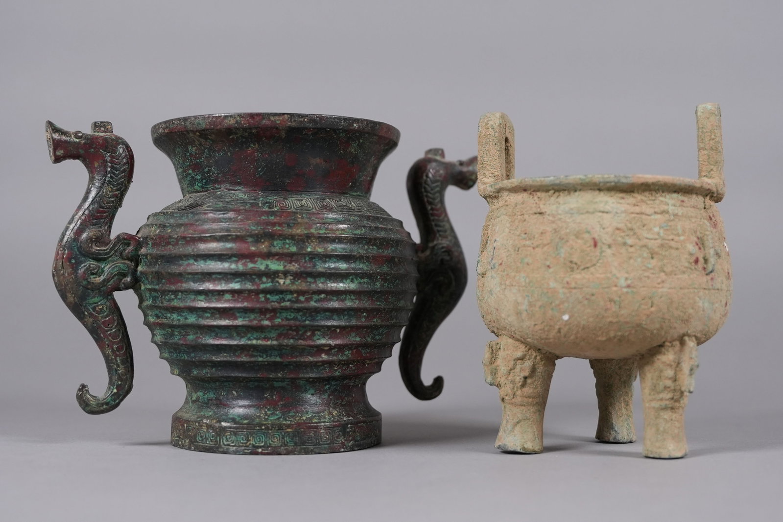 2 Chinese bronze vessels (1 of 7)