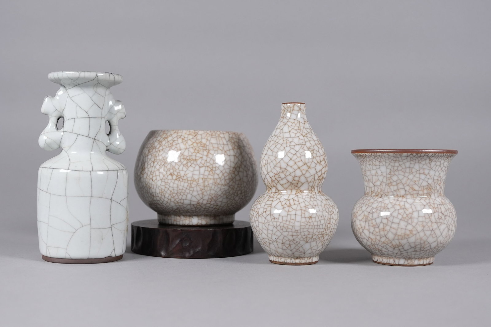 4 Chinese fine crackled vase: 4 Chinese fine crackled vase, largest H: 7.1" x W: 3.5."