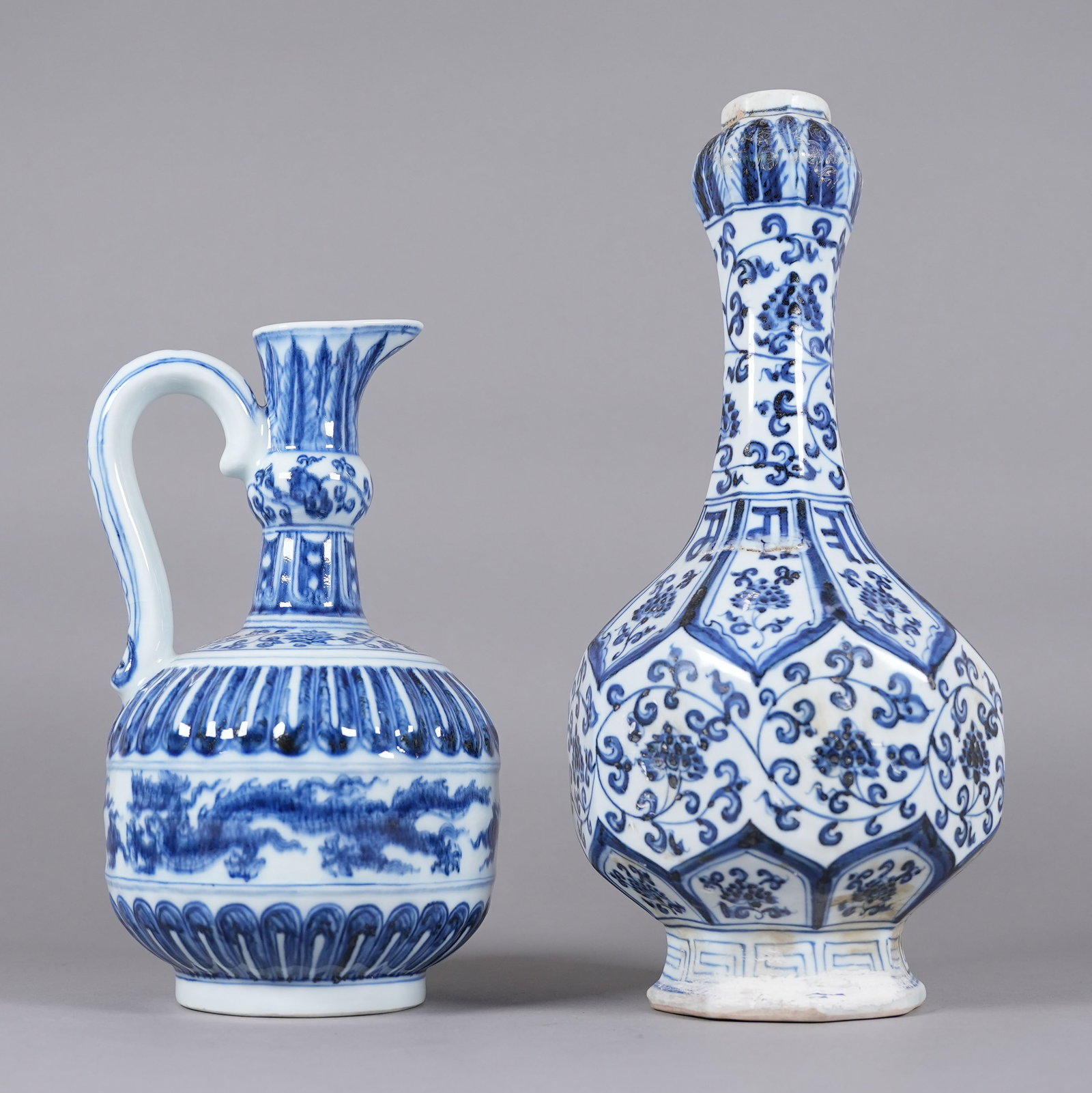 2 Chinese fine b/w porcelain vase: 2 Chinese fine blue and white porcelains vase, largest H: 14.2" x W: 6.2."