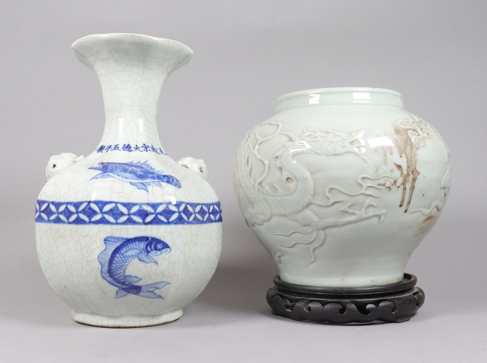 2 Chinese fine poreclain vase: 2 Chinese fine porcelain vase, largest H: 8.75" x W: 10.15."