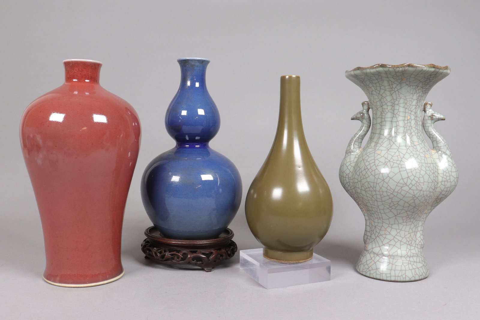 4 Chinese fine vase: 4 Chinese fine vase, largest H: 9" x W: 5."