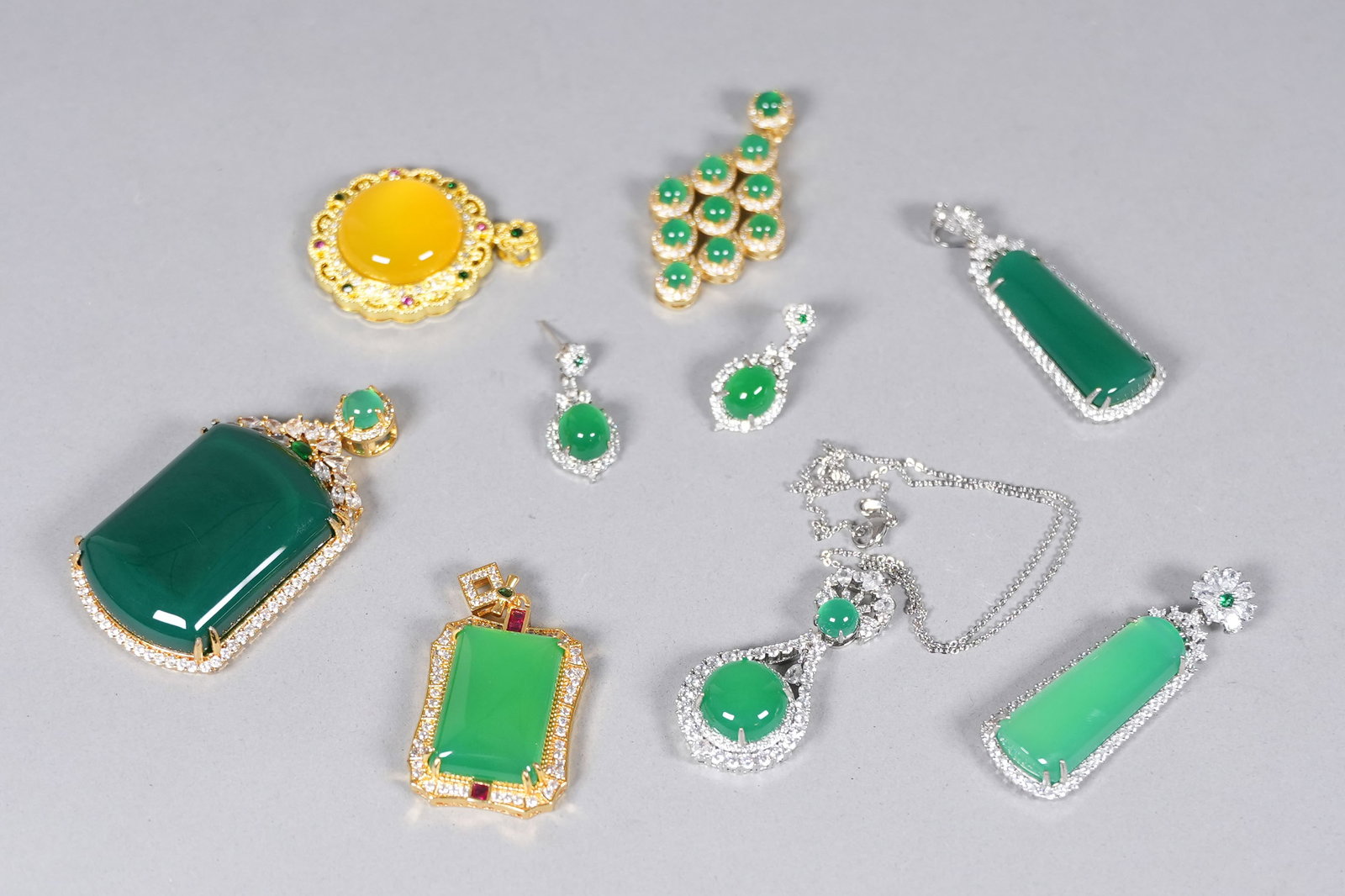 Lots Chinese apple green jewelry: Lots Chinese apple green jewelry.