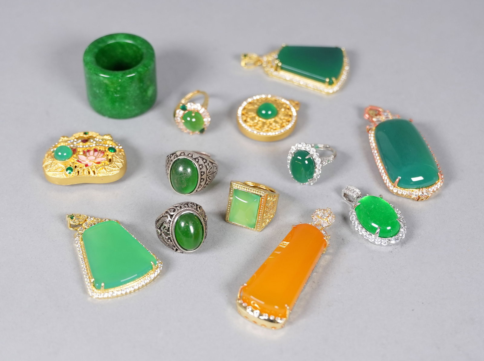 Lots Chinese apple green jewelry: Lots Chinese apple green jewelry.