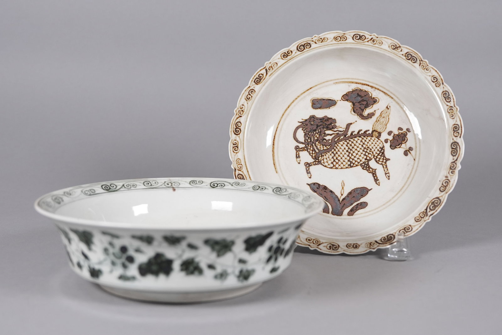 2 Chinese large bowls: 2 Chinese large bowls, largest H: 2.5" x W: 8.9."