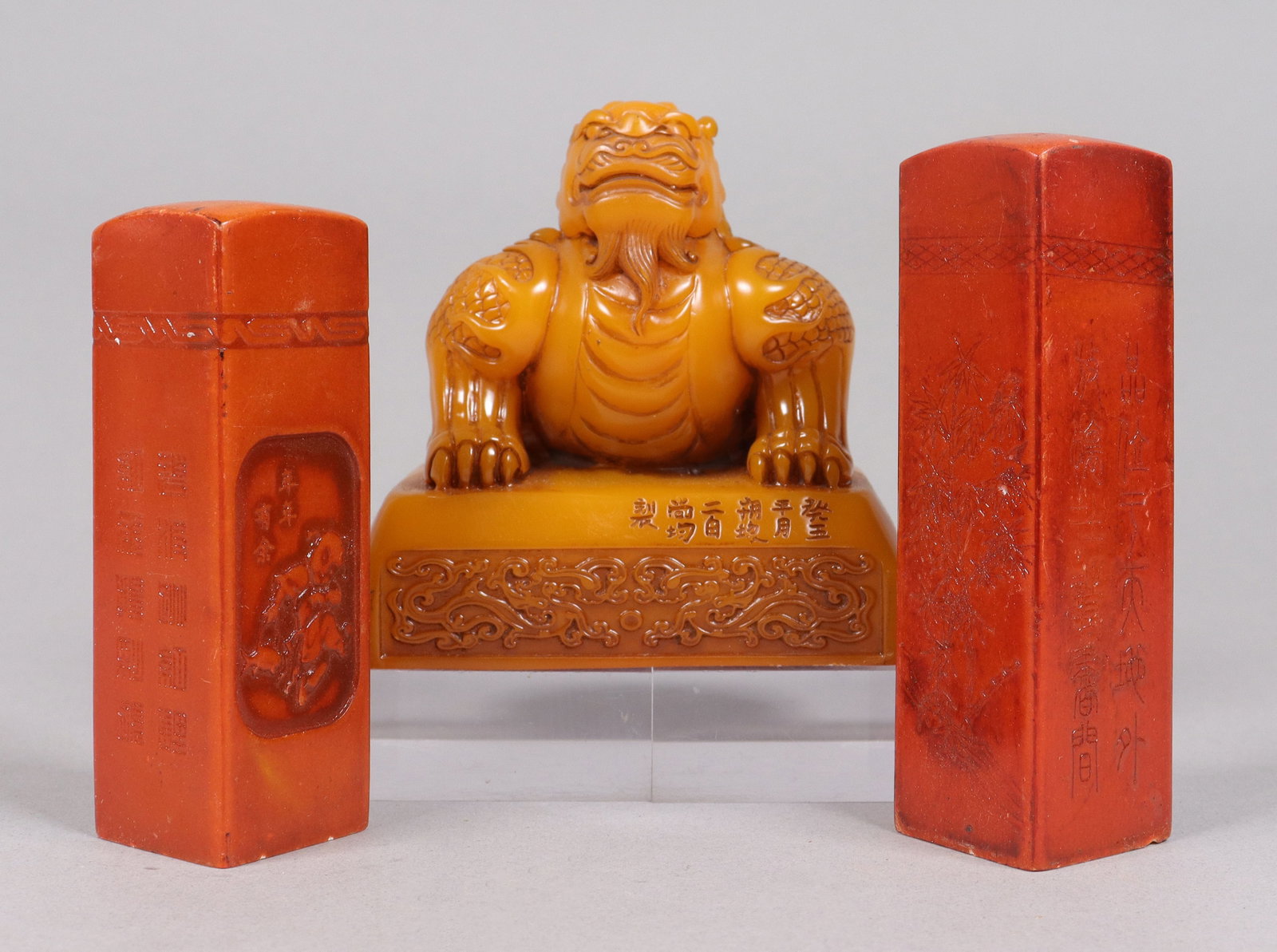 Lots Chinese carved seal: Lots Chinese carved seal, largest H: 4.5" x W: 4."