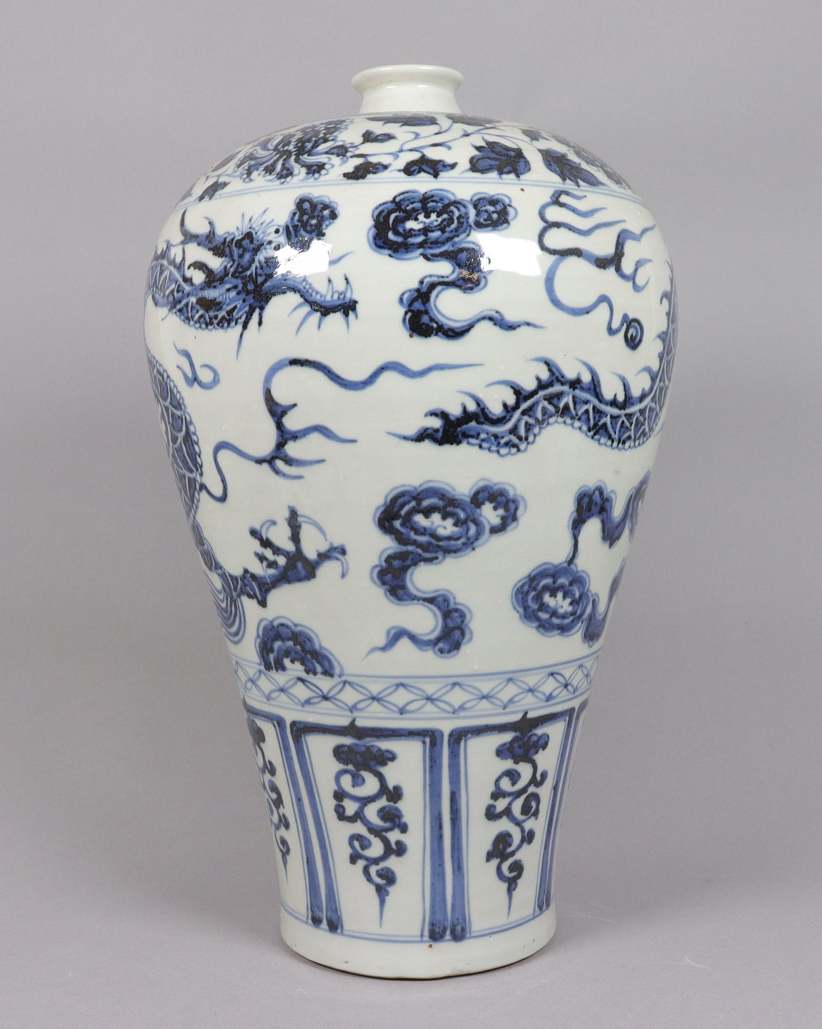 Chinese antique fine dragon vase (1 of 6)