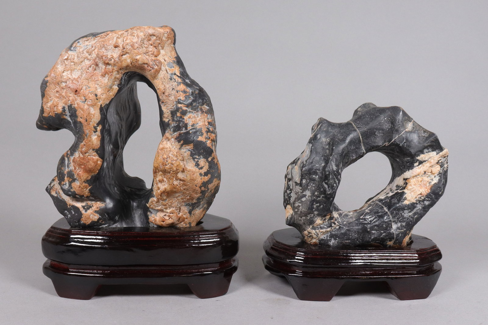 2 Chinese scholar rock with stand: 2 Chinese scholar rock with wooden stands. Condition selling it as is.