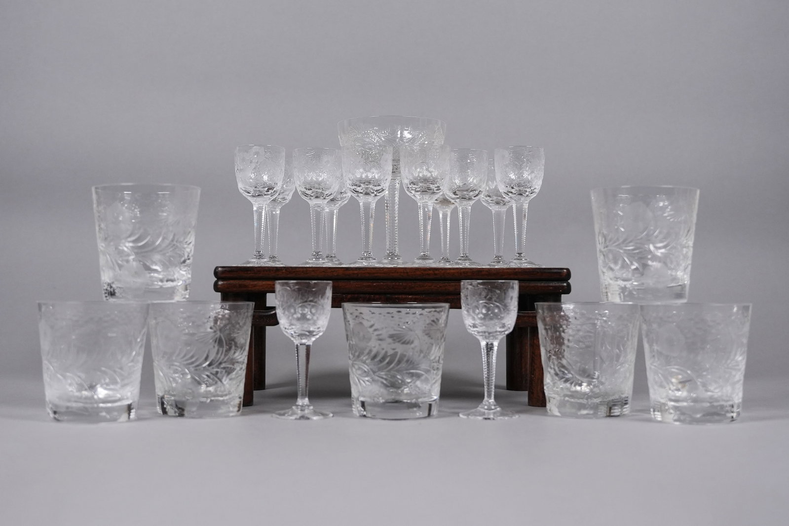 Lots Justin Tharaud crystal cups: Lots Justin Tharaud crystal cups, from an estate. H: 5.2" x W: 4."