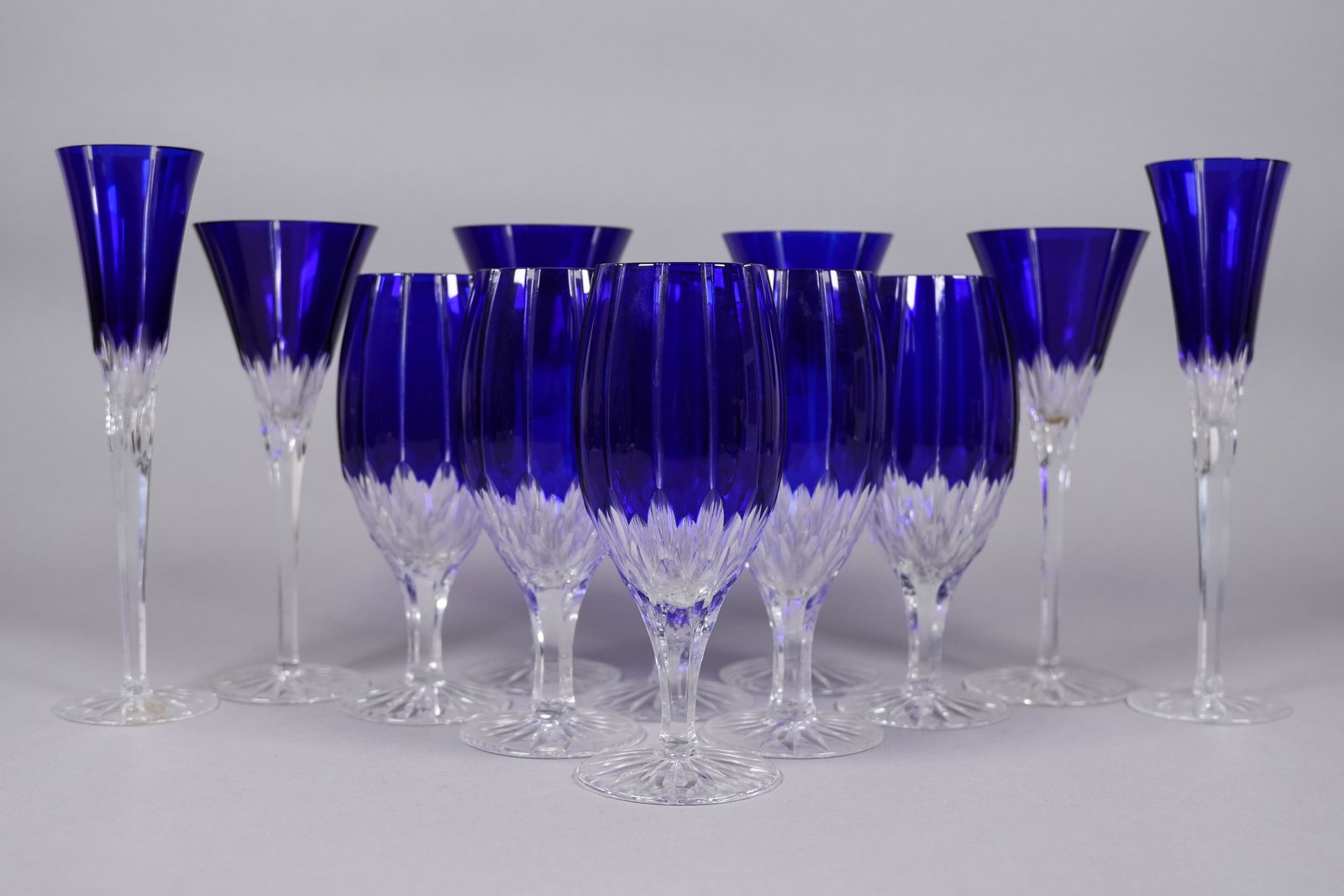 Lots Justin Tharaud crystal cups: Lots Justin Tharaud fine crystal cups, from an estate. Largest H: 10" x W: 2.9."